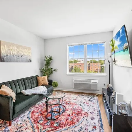 Tastefully Spacious Condo Right Outside Of Nyc